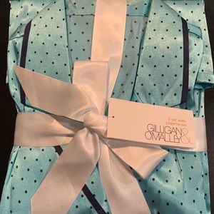 New w/ Tags Gillian and O’Malley light blue and black 2 pc satin pj set Size M